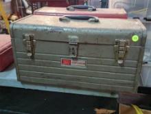 (WS) SEARS CRAFTSMAN GREY METAL TOOL BOX WITH INTERIOR TRAY. INCLUDES A HAMMER & OTHER MISC.