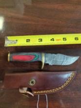 HANDMADE DAMASCUS STEEL PERSIAN BLADE KNIFE WITH MULTI COLORED HANDLE. BLADE MEASURES 3". COMES WITH