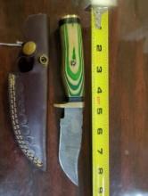 HANDMADE DAMASCUS STEEL PERSIAN BLADE KNIFE WITH GREEN AND CREAM WOODGRAIN HANDLE. BLADE MEASURES