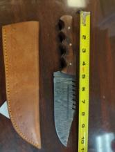 HANDMADE DAMASCUS STEEL BOWIE KNIFE WITH BROWN WOODEN HANDLE. BLADE MEASURES 6". COMES WITH LEATHER