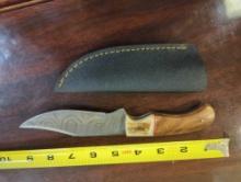 HANDMADE DAMASCUS PERSIAN BLADE KNIFE WITH WOODGRAIN HANDLE. BLADE MEASURES 4.75". COMES WITH