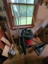 (SHED2) CORNER LOT OF ASSORTED ITEMS TO INCLUDE: PLASTIC RAKE, BROOM, SHOVEL, WOOD PIECES, AND A