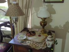 (LR) MISC. LOT TO INCLUDE A DUPLEX ENGLAND BRASS OIL LAMP CONVERTED TO ELECTRIC WITH MILK GLASS