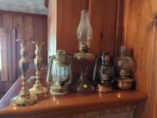 (DEN) LOT TO INCLUDE (2) COPPER TONED OIL LAMPS, VINTAGE DORSET DIV. GLASS OIL LAMP WITH CHIMNEY,