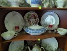 (DR) SHELF LOT TO INCLUDE A ROYAL SOMETUKE BLUE AND WHITE FLORAL OVAL COVERED SERVING DISH, FLORAL