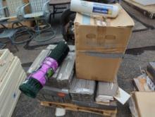 Pallet lot of assorted items to include: EVERBILT 28" x 50' garden fence roll, Super fresco paint
