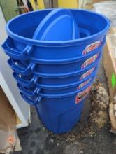 LOT of (5) Rubbermaid Roughneck 32 gallon blue trash cans with lids. Appear to be in like new