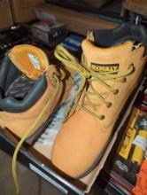 DEWALT SIZE 11 MEN'S WATERPROOF AND BREATHABLE WORK BOOT APPEARS TO BE NEW RETAIL PRICE VALUE