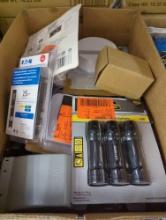 BOX LOT OF ASSORTED ITEMS TO INCLUDE, THREE PACK OF DEFIANT 100 LUMENS LED FLASHLIGHTS NEW IN THE