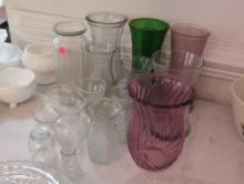 (DR) LOT OF (17) VARIOUS SIZED GLASS FLOWER VASES TO INCLUDE A TALL GREEN GLASS "X" DETAILED VASE,