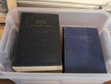 (OFC3) TUB LOT OF VINTAGE BOOKS TO INCLUDE ELEMENTS OF ZOOLOGY BY DAVENPORT, ATKINS ON WILLIS,