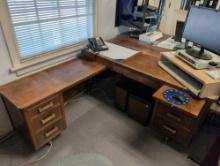 (OFC5) VINTAGE WOOD L-SHAPED OFFICE DESK WITH SEVEN DRAWERS FOR STORAGE AND A PULL OUT WRITING TRAY.