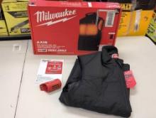 Milwaukee Men's Large M12 12-Volt Lithium-Ion Cordless AXIS Black Heated Quilted Vest (Vest Only).