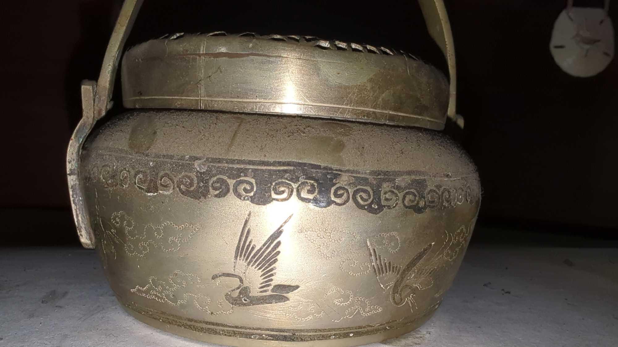 (FOY) ANTIQUE CHINESE BRASS HAND WARMER, DEPICTS FLYING CRANES ON THE BASE, NO OTHER IDENTIFYING