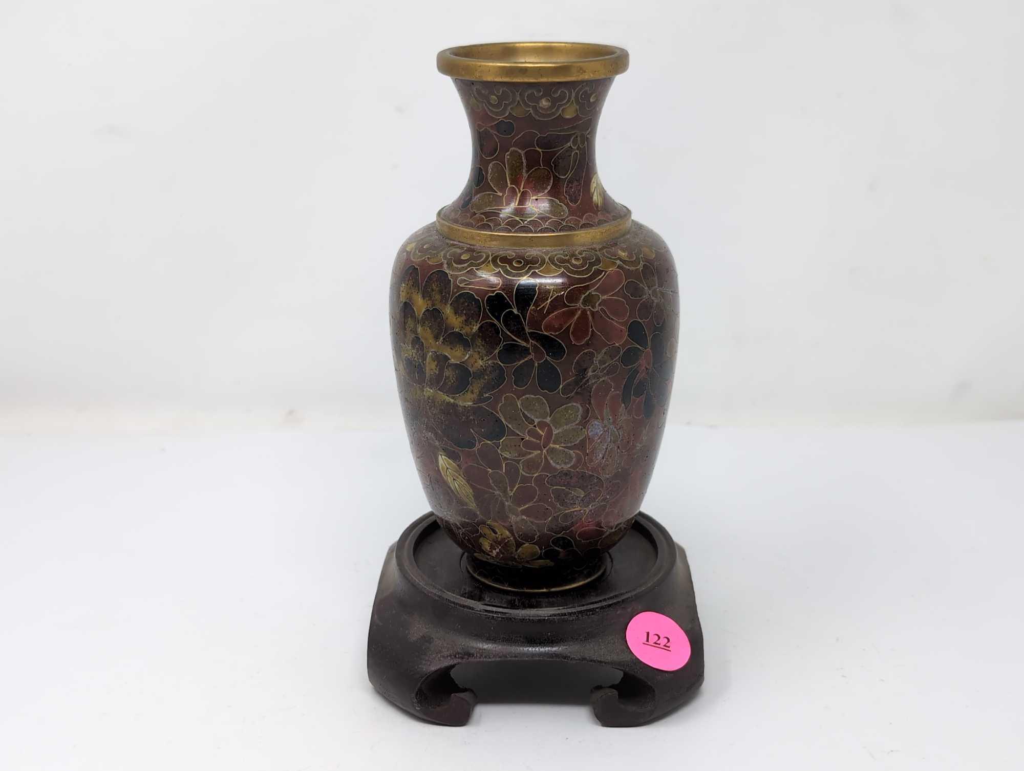 (FOYER) VINTAGE BROWN FLORAL CHINESE CLOISONNE SMALL VASE WITH CARVED WOODEN DISPLAY STAND. THE VASE