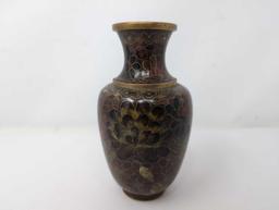 (FOYER) VINTAGE BROWN FLORAL CHINESE CLOISONNE SMALL VASE WITH CARVED WOODEN DISPLAY STAND. THE VASE