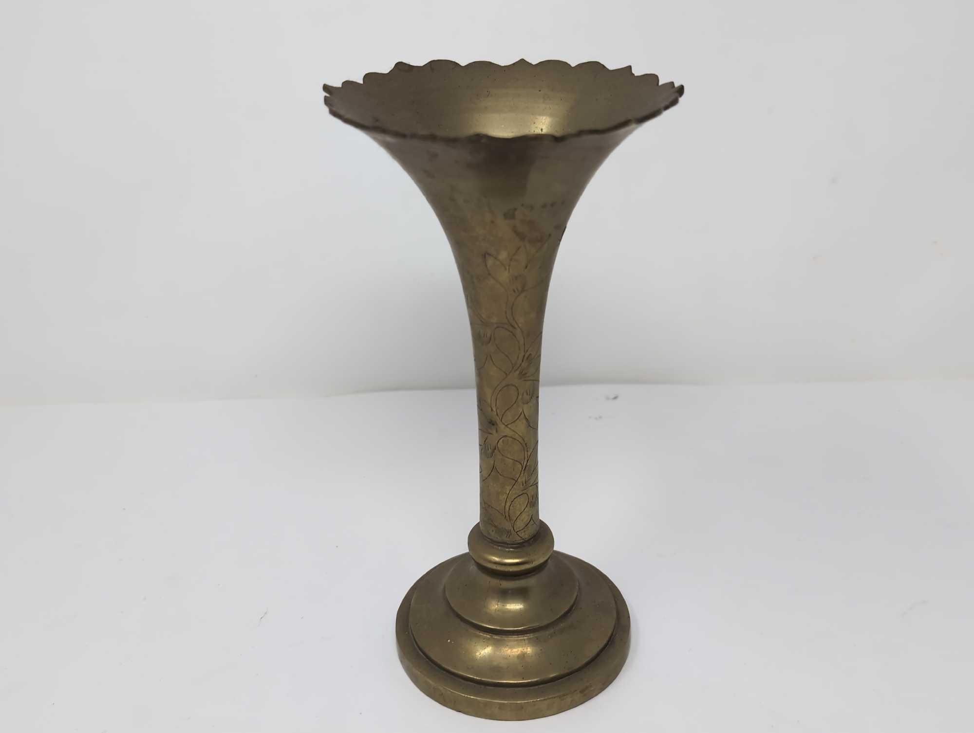 (FOYER) LOT OF (3) BRASS ITEMS TO INCLUDE A BUD VASE WITH SCALLOPED EDGING AND ETCHED FLORAL