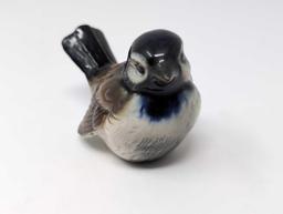 (LR) VINTAGE GOEBEL CV73 SPARROW BIRD FIGURINE. MARKED ON THE BOTTOM. IT MEASURES APPROX. 4"L X