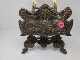 (LR) VINTAGE ORNATE BRASS TABLE TOP EASEL BOOK/PLATE STAND, STAMPED JAPAN. IT MEASURES APPROX. 8"W X