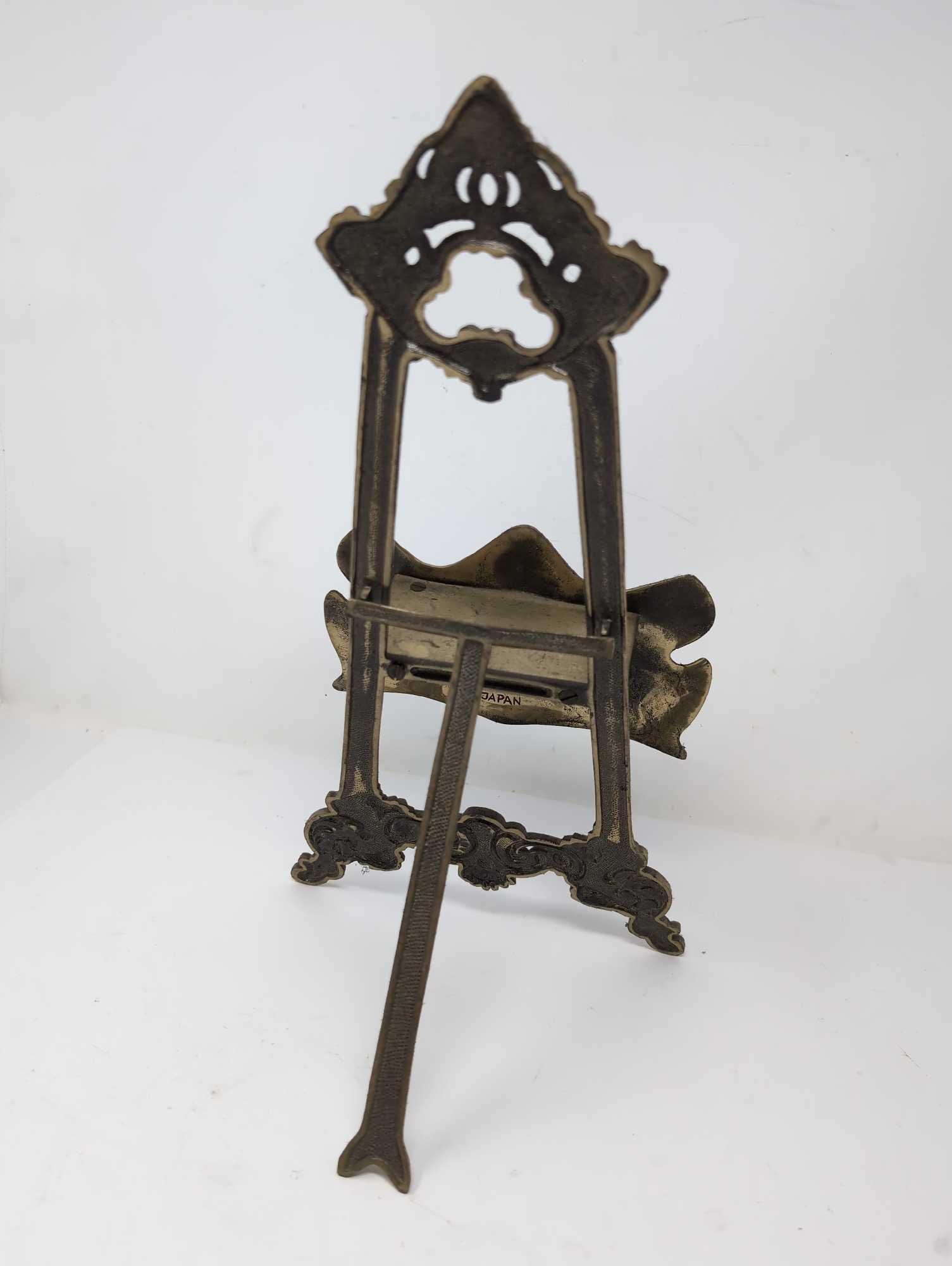 (LR) VINTAGE ORNATE BRASS TABLE TOP EASEL BOOK/PLATE STAND, STAMPED JAPAN. IT MEASURES APPROX. 8"W X