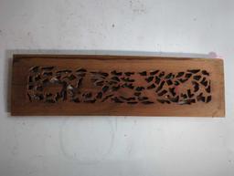 VINTAGE ORIENTAL STYLE CARVED WALL ART, DEPICTS 2 MAGPIE IN A FLOWER TREE, PAINTED RED GREEN AND