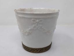 (FOYER) UNMARKED WEDGEWOOD CREAM GLAZED PORCELAIN FLOWER POT, EMBOSSED WITH FLOWERS/BOWS. NICE