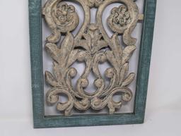 (FOYER) CONTEMPORARY BLUE & CREAM COLOR ARCHED FLORAL WALL DECOR. IT MEASURES APPROX. 13-1/4"W X