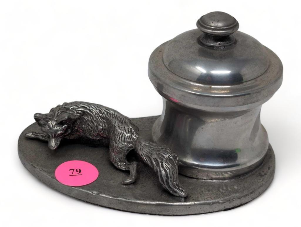 (FOYER) VINTAGE PEWTER FOX INKWELL PAPERWEIGHT. MARKED UNDER THE FELT "BT". IT MEASURES APPROX.