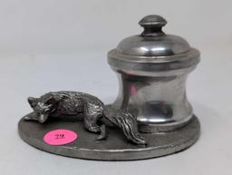 (FOYER) VINTAGE PEWTER FOX INKWELL PAPERWEIGHT. MARKED UNDER THE FELT "BT". IT MEASURES APPROX.