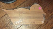 (FOY) WINDHAM PALM AIR WOOD CUTTING BOARD, DUCK DESIGN, UNIT IS WRAPPED IN PLASTIC, 14 1/2"L 7 1/4"W