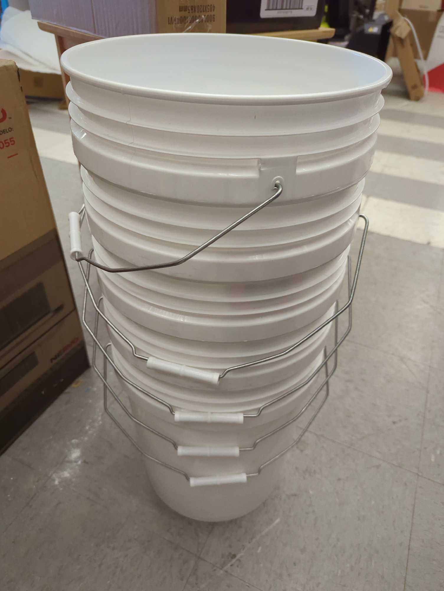 Lot of 6 Leaktite 5 gal. 70mil Food Safe Bucket White, Appears to be New Retail Price Value $7 Per