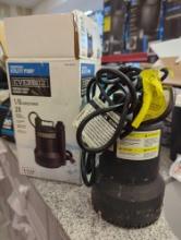 Everbilt 1/6 HP Plastic Submersible Utility Pump, OPEN BOX, UNIT APPEARS HEAVILY USED, MSRP 109.00