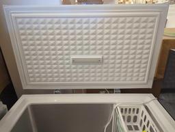 Magic Chef 7.0 cu. ft. Chest Freezer in White, NO BOX, UNIT APPEARS NEW, NO BOX, MSRP 219.00