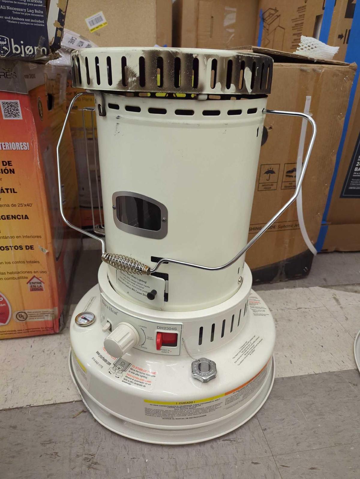 Dyna-Glo 23800-BTU Convection Indoor/Outdoor Kerosene Heater. Comes as is shown in photos. Appears