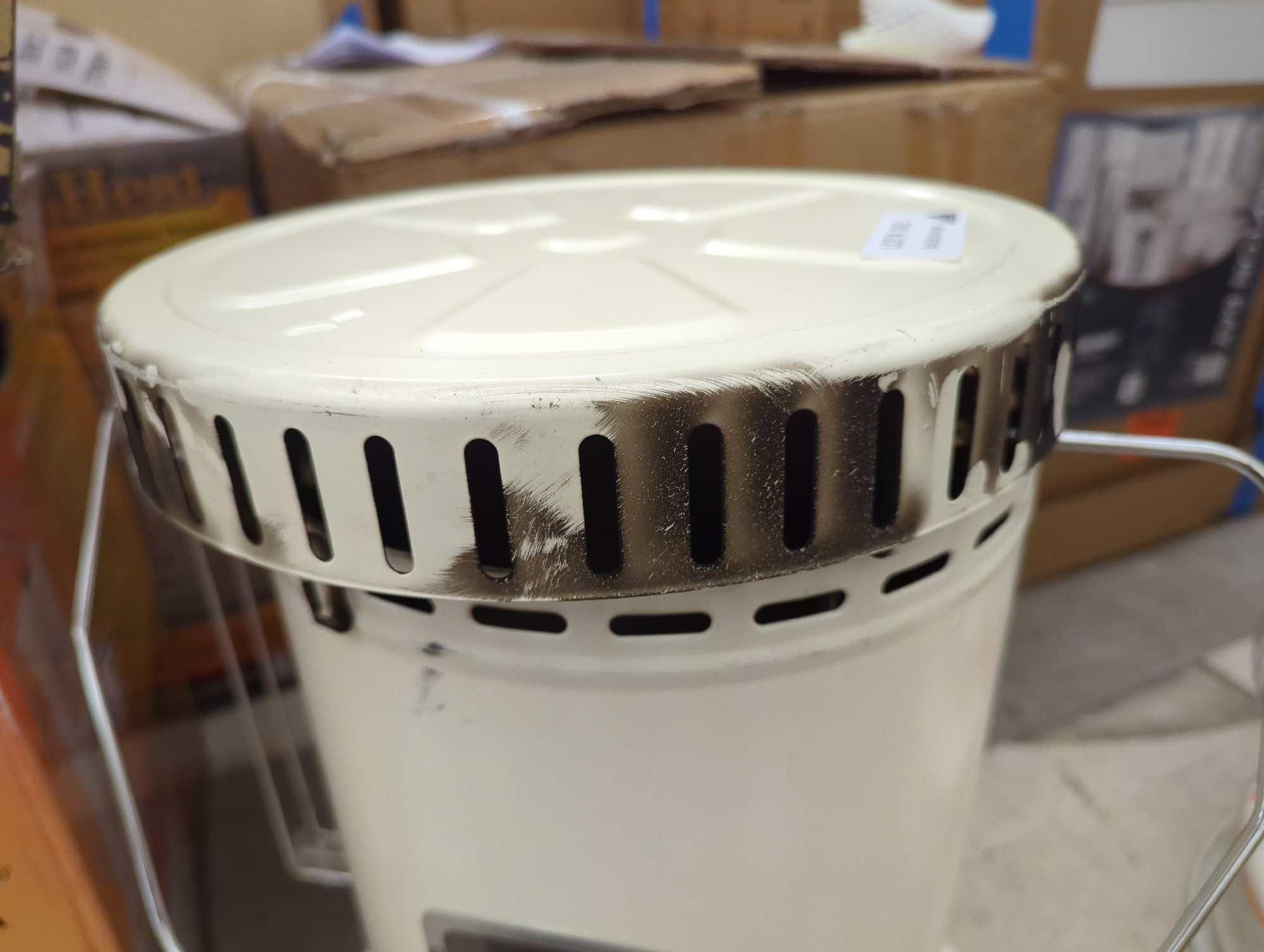 Dyna-Glo 23800-BTU Convection Indoor/Outdoor Kerosene Heater. Comes as is shown in photos. Appears