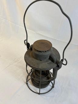 Dietz Vesta New York Lantern. Body is 10", with handle is 15" tall....