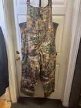 Realtree adult insulated hunting bib size 3 XL.