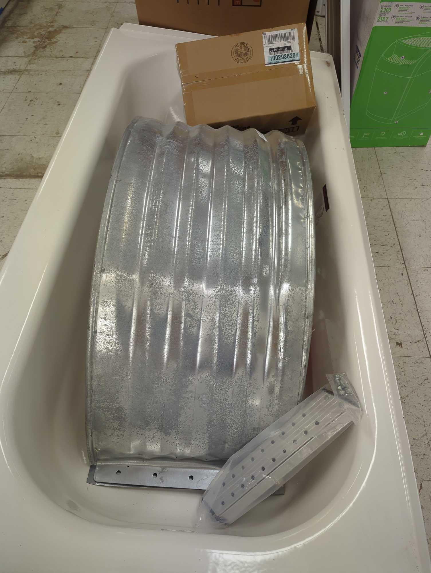 Tub Lot of Assorted Items to Include, 5 and 6-in recessed LED trim CCT light fixtures, Home Accents