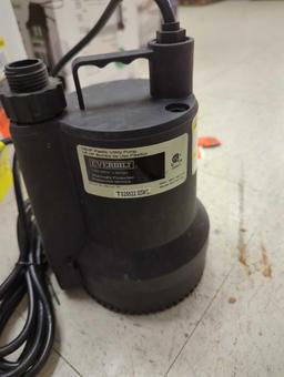 Everbilt 1/6 HP Plastic Submersible Utility Pump, Appears to be New Retail Price Value $109, Sold