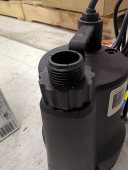 Everbilt 1/6 HP Plastic Submersible Utility Pump, Appears to be Used in Open Box Retail Price Value
