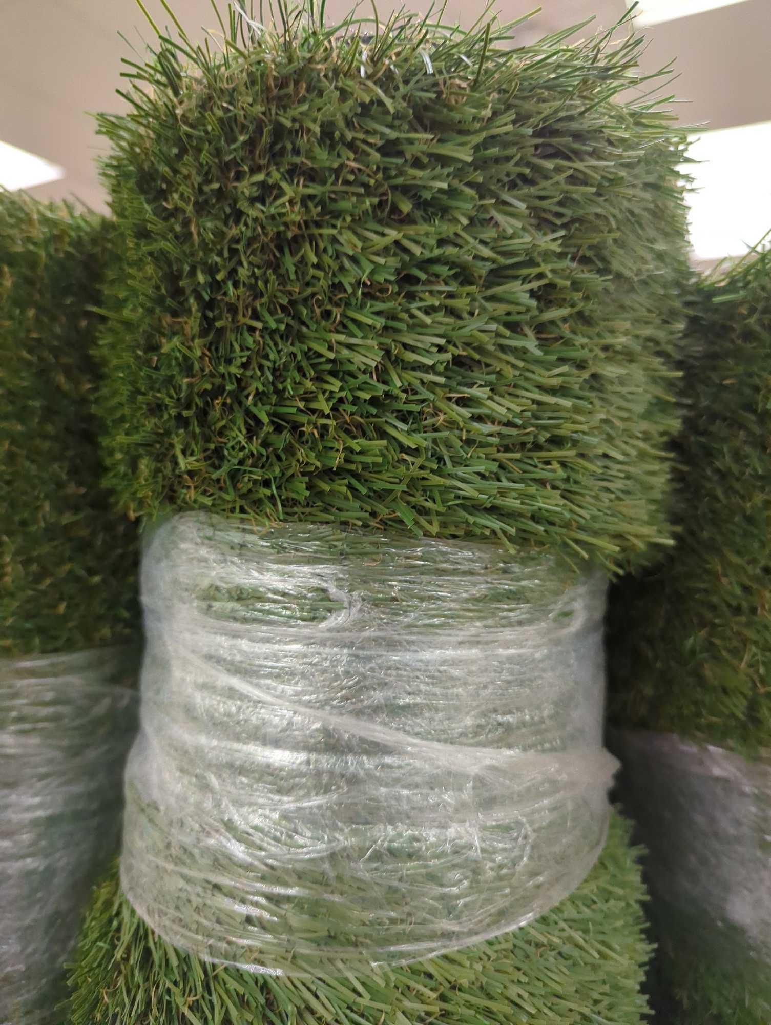 (1 Roll) TrafficMaster Landscape 6 ft. x 7.5 ft. Green Artificial Grass Rug, Appears to be New in