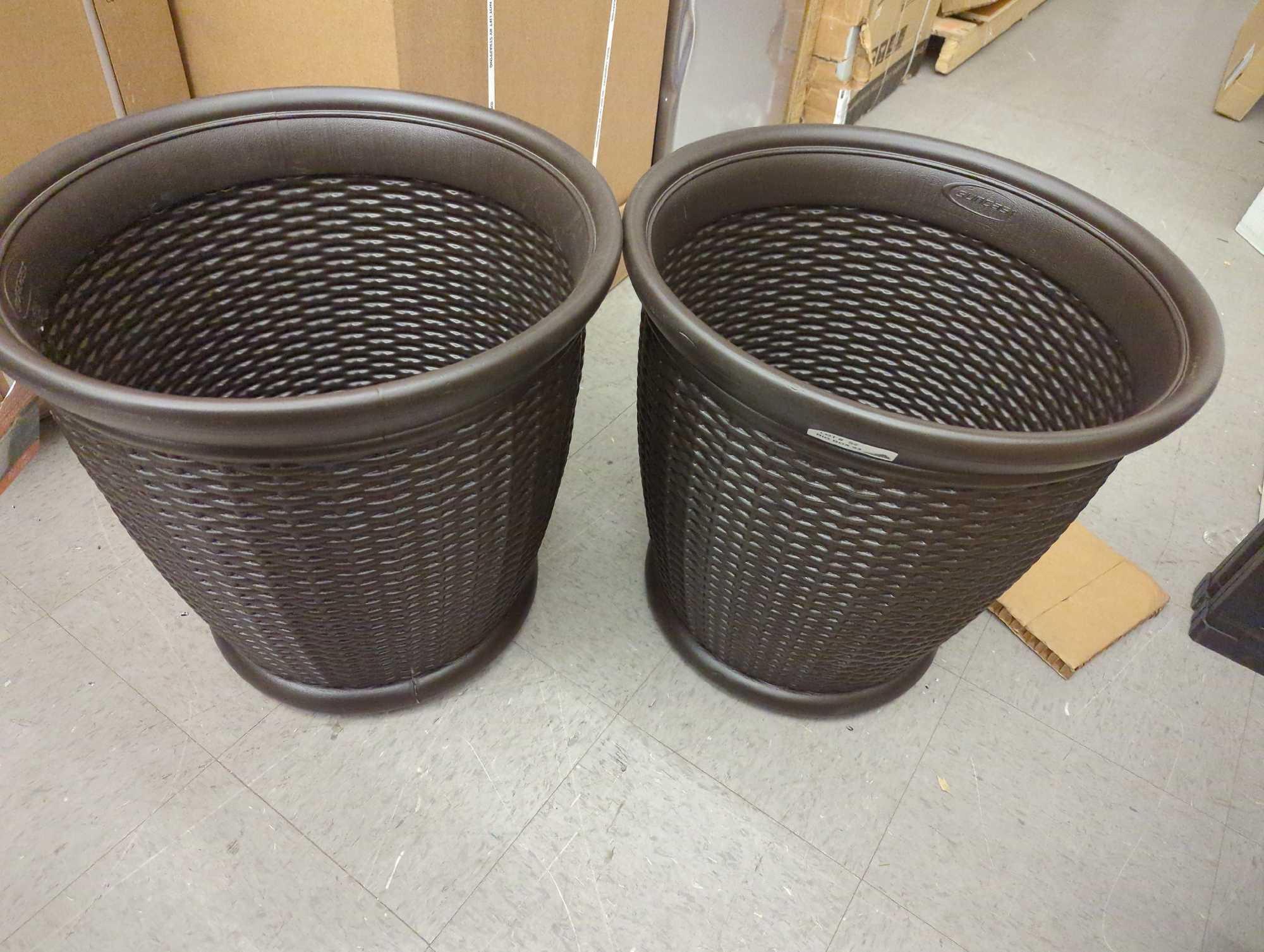 Suncast Willow 22 in. Round Java Blow Molded Plastic Planter (2-Pack), Appears to be New in Factory