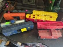 (FD) LOT OF 8 MODEL TRAINS, 1 MARX 666 LOCOMOTIVE, AND 7 CARS OF DIFFERENT DESIGNS.