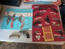 (LR) VINTAGE TOY LOT TO INCLUDE TINY MITE SINGLE SHOT PRECISION CAP PISTOLS, EDGE MARK MINI-SHOOTING