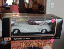 (LR) MAISTO SPECIAL EDITION MERCEDES-BENZ 300S 1:18 SCALE MODEL CAR IN BOX.