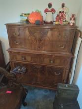 (BR1) VINTAGE WOOD 6 DRAWER TALL CHEST, DISPLAYS SOME COSMETIC WEAR CONSISTENT WITH AGE, MISSING 1