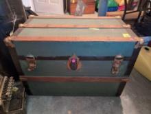 (BR2) VINTAGE T.J. GRIFFIN TRUNK FACTORY GREEN PAINTED WOOD STEAMER TRUNK WITH BRASS & OAK ACCENTS.