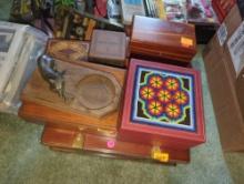 (BR3) LOT OF ASSORTED DESK TOP WOODEN BOXES, WHAT YOU SEE IN THE PHOTOS IS EXACTLY WHAT YOU'LL