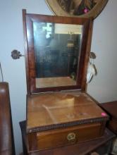 (LR)SHAVING MIRROR STAND, BEVELED MIRROR ON CHIVAL, MAHOGANY BASE, 1 (DR)AWER WITH CONTENTS OF