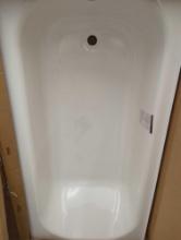 Bootz Industries Aloha 60 in. x 30 in. Soaking Bathtub with Left Drain in White, Appears to be New